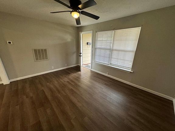 3rd image of 410 Pine St