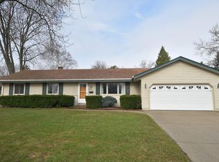 W172N9281 Shady Ln, Menomonee Falls, WI 53051