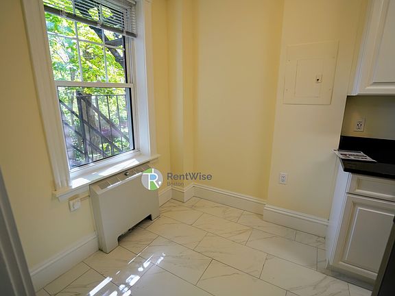 5th image of 22 Chauncy St APT 10