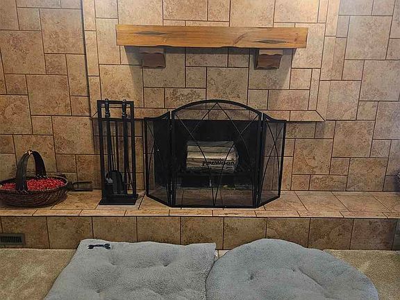 4th image of 2313 Drake Ln
