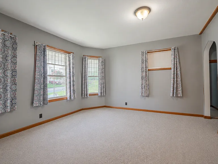 728 N Territorial Rd — Photo 7
