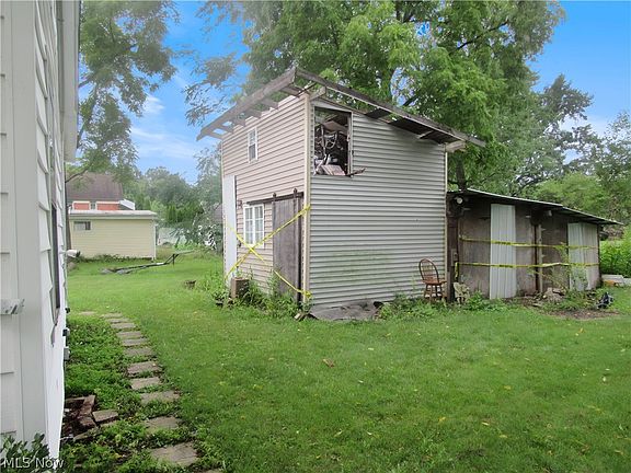 5th image of 106 Prospect St