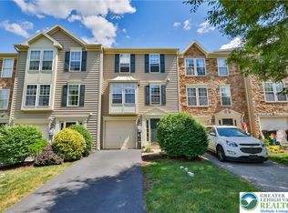 7832 Red Hawk Ct, Breinigsville, PA 18031