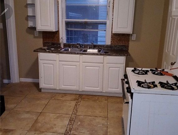 3rd image of 10710 Nelson Ave
