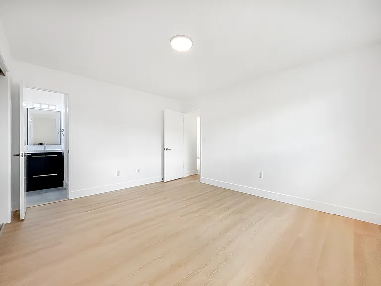 10863 Walnut St — Photo 11