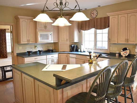 3rd image of 9251 Province Ln