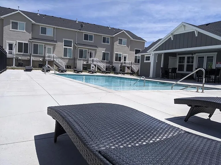 48 N 2000 W — Photo 23