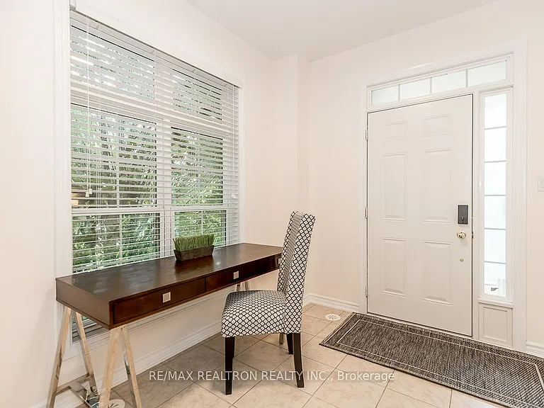 28 Donald Buttress Blvd W — Photo 5