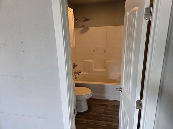 4th image of 520 S Cedar Ave