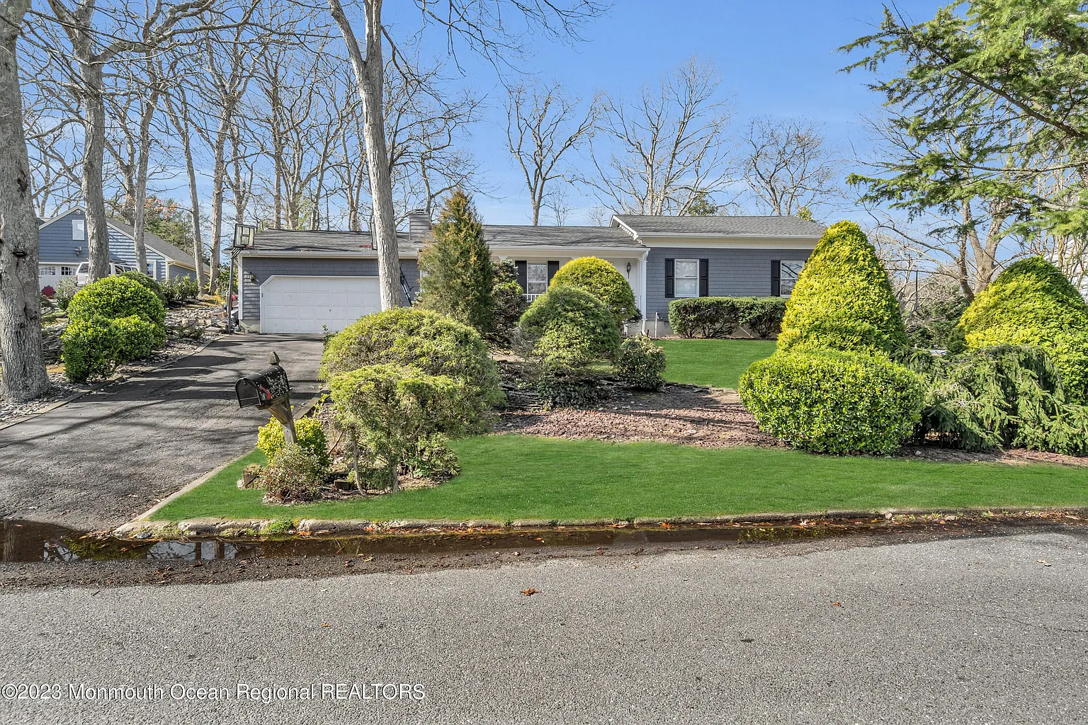 943 Birch Dr photo 1