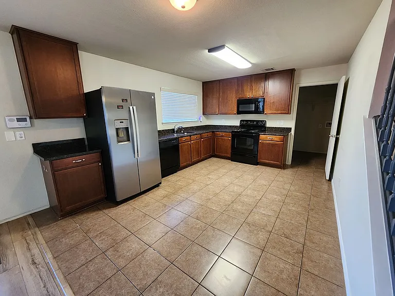 5709 Valley Stream Way — Photo 10