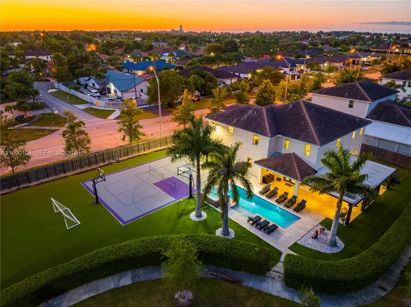 11 NW 122nd Ave, Miami, FL 33182
