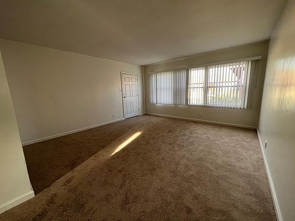 3rd image of 4 618 1/2 East 97th St