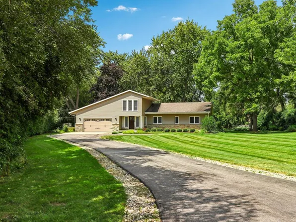 8414 West Poplar DRIVE, Mequon, WI 53097