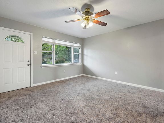 5th image of 113 Hemlock Dr