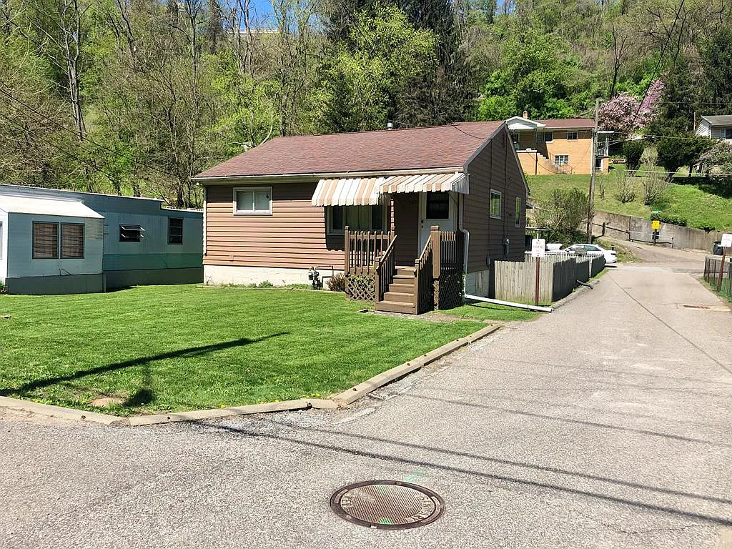 149 Roosevelt Ave photo 1