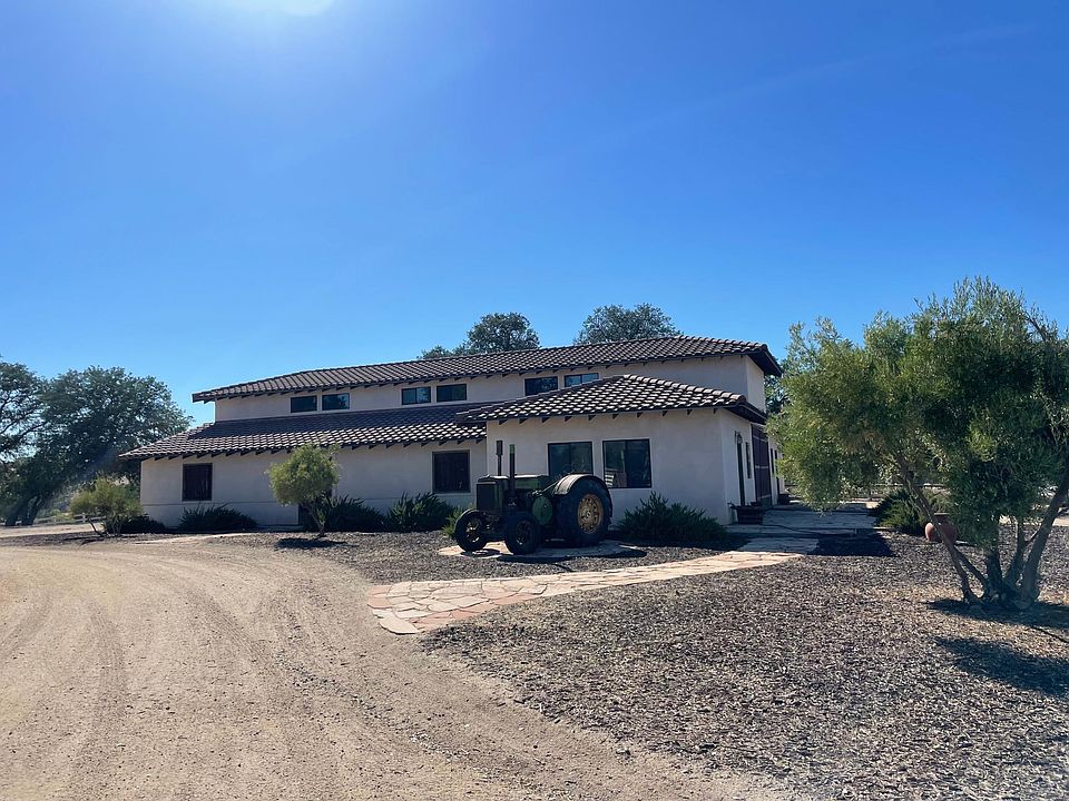 Two studios on each side of the barn