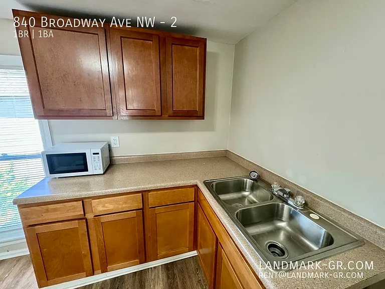 840 Broadway Ave NW #2 — Photo 10