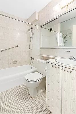 5th image of 301 E 79th St APT 17D