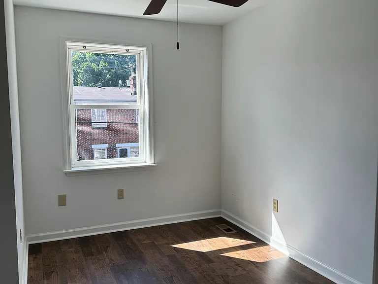 554 Hand Ave — Photo 16