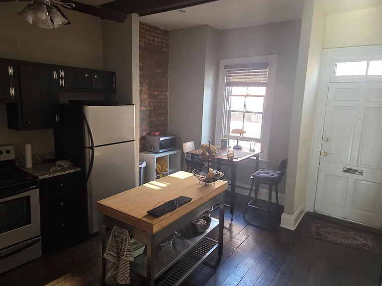 584 S Pearl St — Photo 2