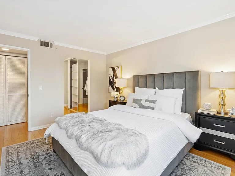 5500 Owensmouth Ave #331 — Photo 18