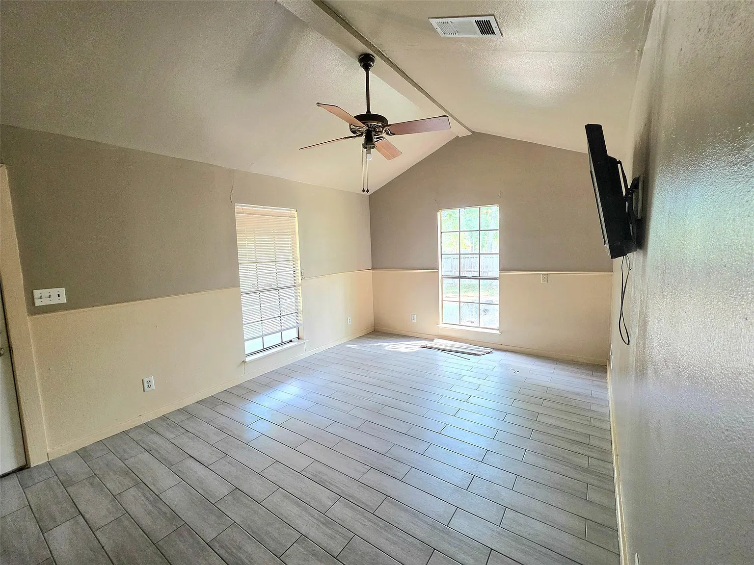 2 bed, 1200 sqft, $1,350 — Photo 4