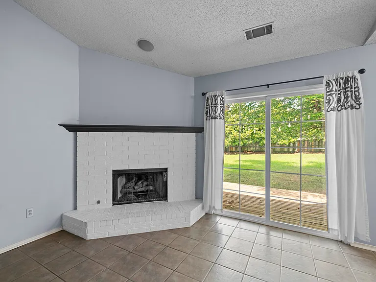 13 Holly Brook Cv — Photo 6