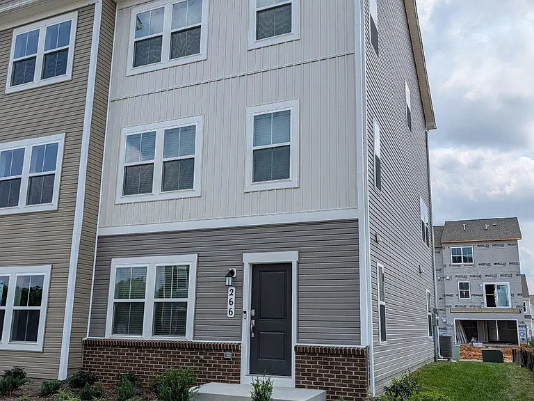 266 Swan Ave — Photo 1