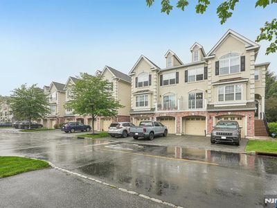 150 Blue Heron Dr, Secaucus, NJ, 07094