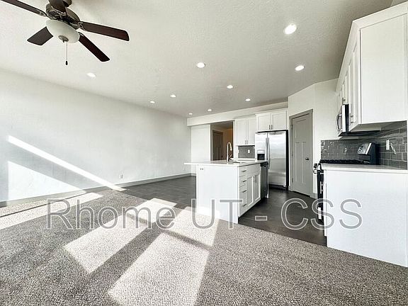 3rd image of 2337 W Cresthaven Ln