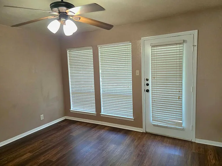 2912 Stewart Dr — Photo 10