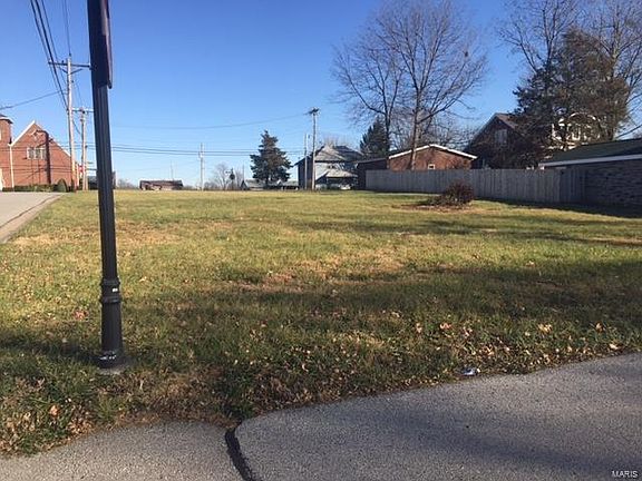 5th image of 403 S Linn Ave
