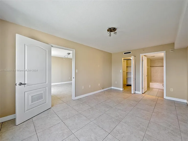 280 SW 20th Rd #702 — Photo 12