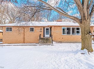 6473 Tanglewood Ln, Seven Hills, OH 44131