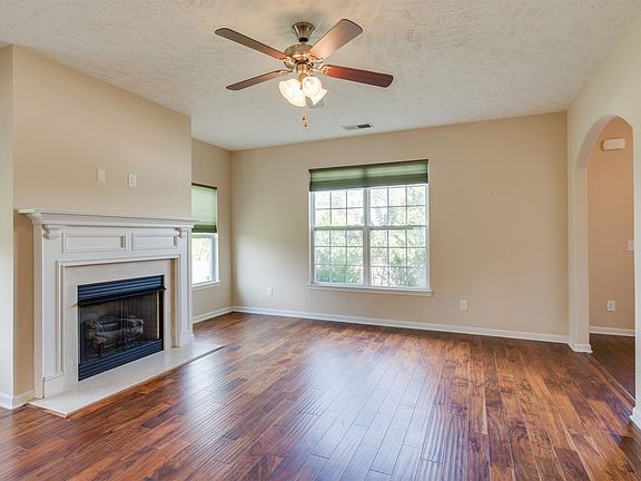 3rd image of 1418 Wentworth Dr