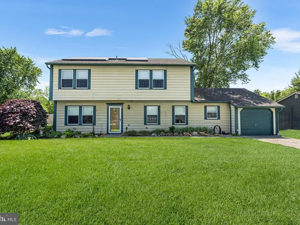 21 Arcturus Dr, Sewell, NJ 08080