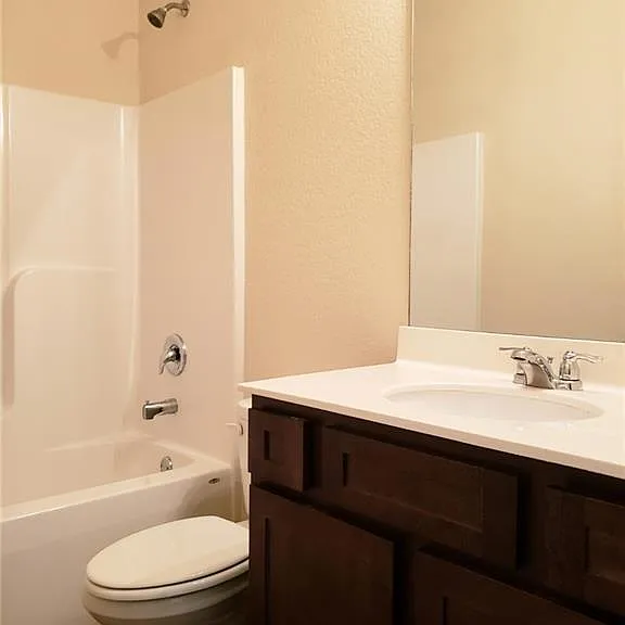 939 Independence Ave — Photo 6