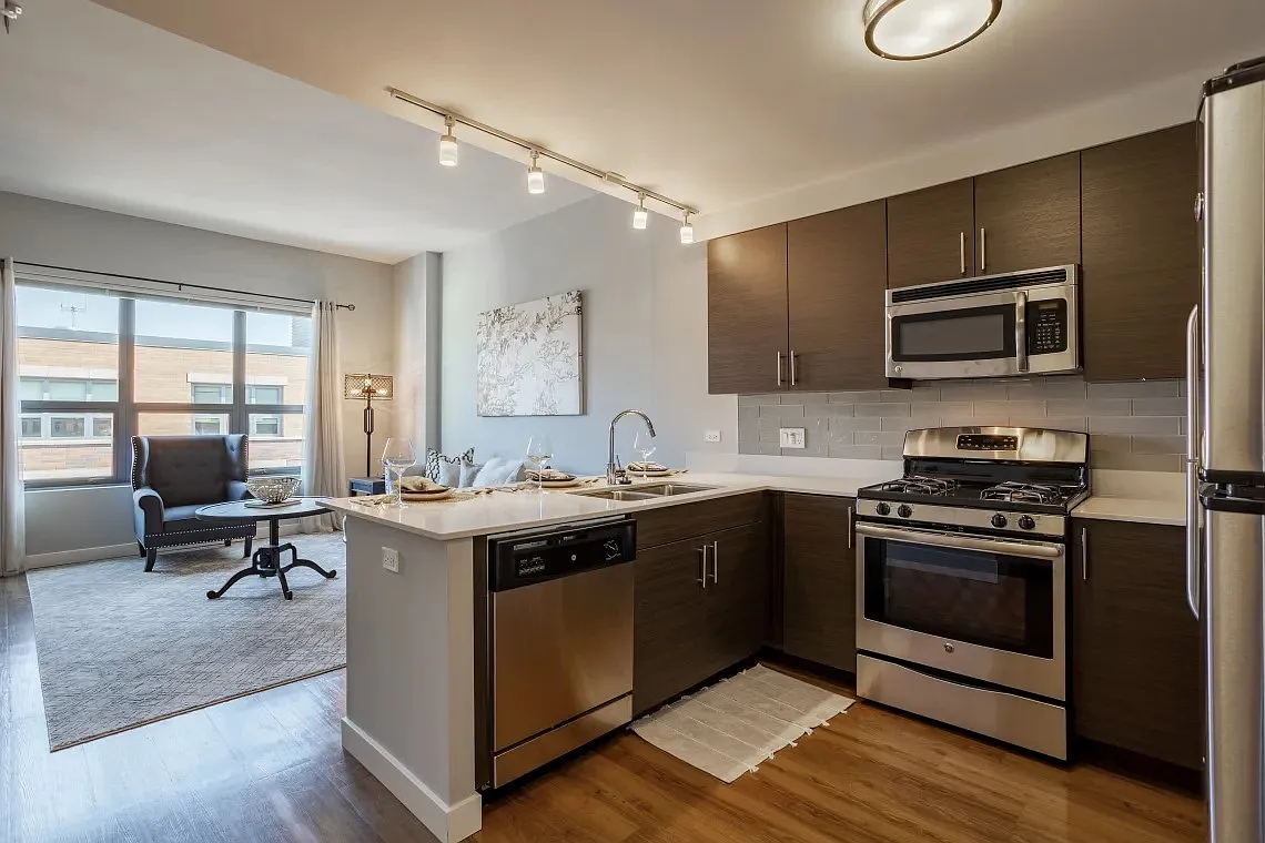 1215 W Madison St — Photo 2