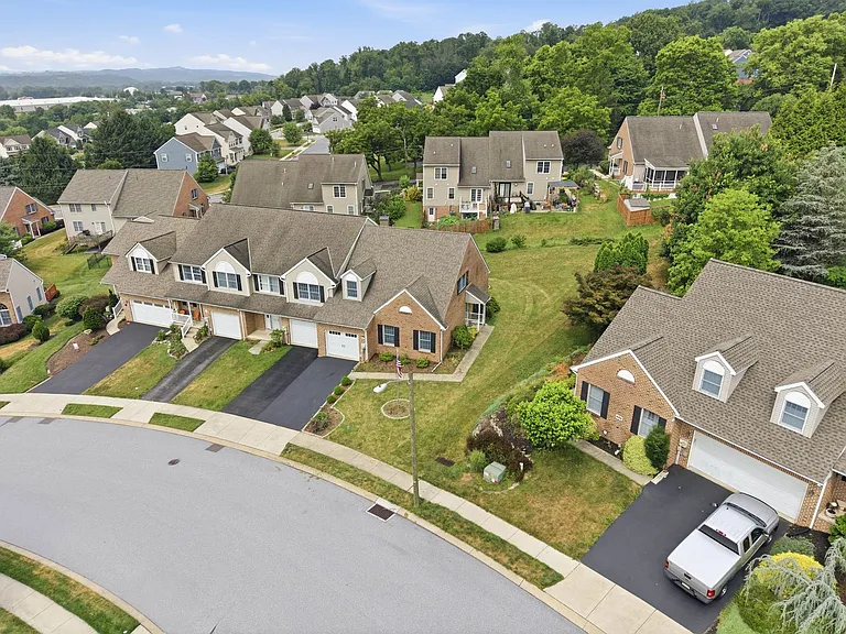 472 Hillside Dr — Photo 25