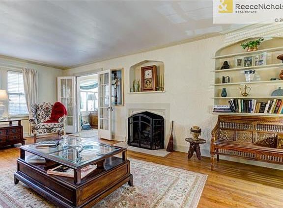 5th image of 601 W 70th St