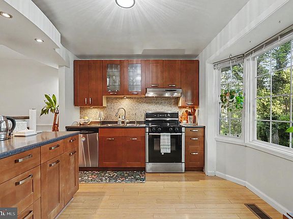 2nd image of 24 Goodport Ln