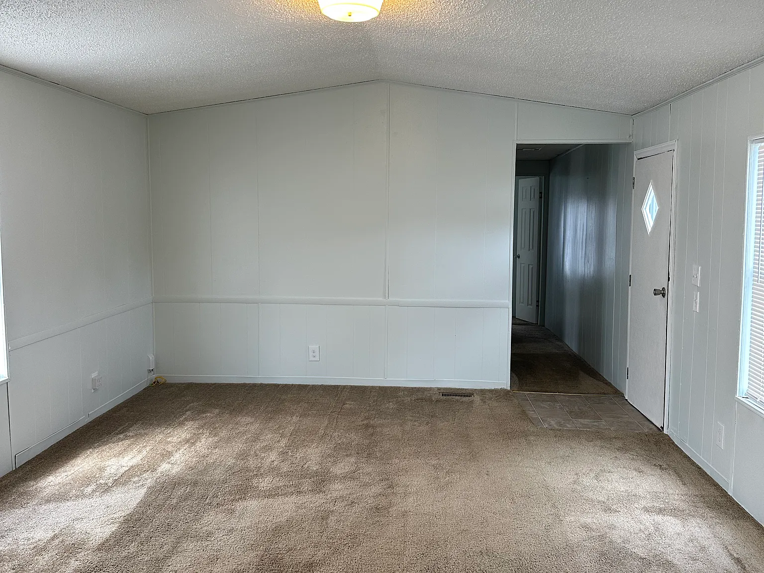 3 bed, 952 sqft, $950 — Photo 2