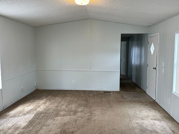 2nd image of 123 Vine St