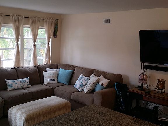 4th image of 3212 NE 9th St #A101
