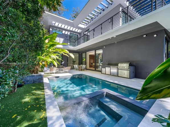 3670 Avocado Ave, Miami, FL 33133