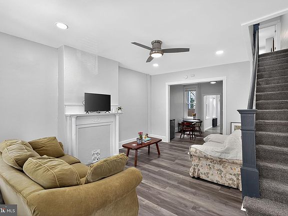 4th image of 1344 Narragansett St