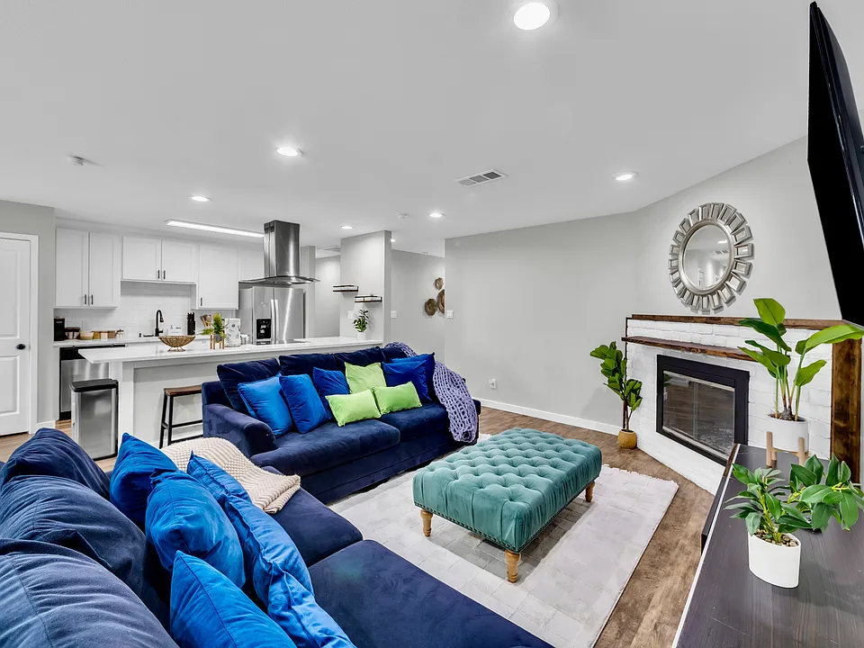 1005 Cambridge Dr