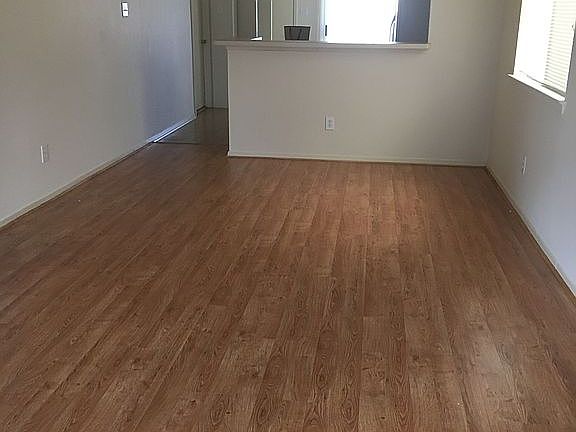 3rd image of 6241 Settlers Square Ln