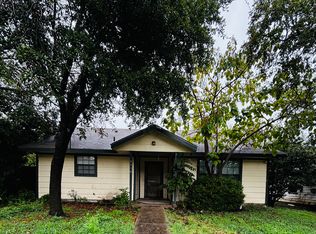 1110 Mill St, Gainesville, TX 76240